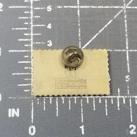 VTG 1988 USPS 1931 Cord Classic Car 25 Cent USA Stamp Enamel Pin Jonathan Grey - Picture 3 of 4